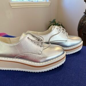 Matisse Silver Metallic Platform Oxford Shoes Lace Up Flatforms